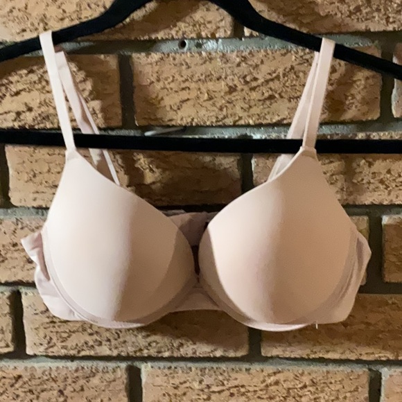 Source Unknown Cream pink T-Shirt Bra with Underwire Support and pad cup Sz 34 - Picture 1 of 3
